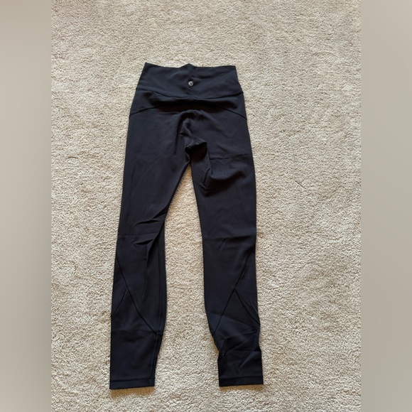 Lululemon In Movement tight size 4 - Picture 2 of 3